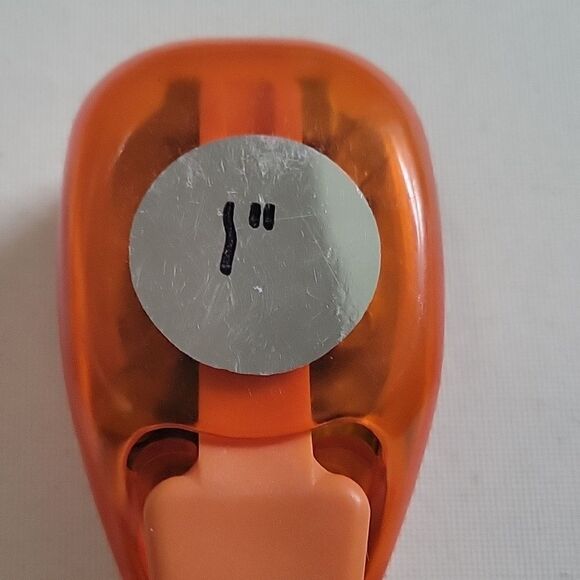 EK Success Circle Stamp Paper Puncher - Picture 1 of 3